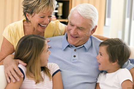 Как бабушки и дедушки влияют на процесс воспитания ребенка?